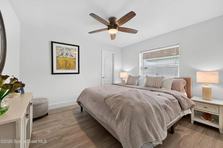 Guest bedroom with ceiling fan
