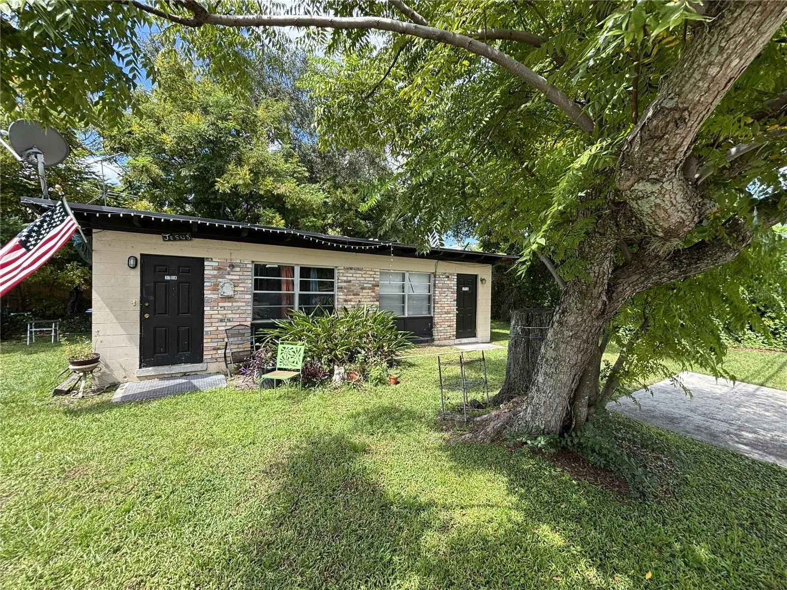 1712-1714 Westmoreland Front (R Duplex)