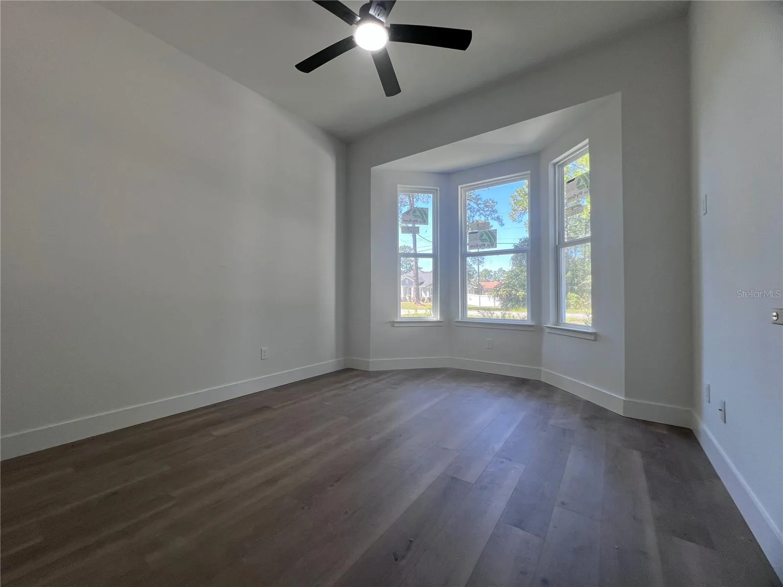 Front bedroom/office