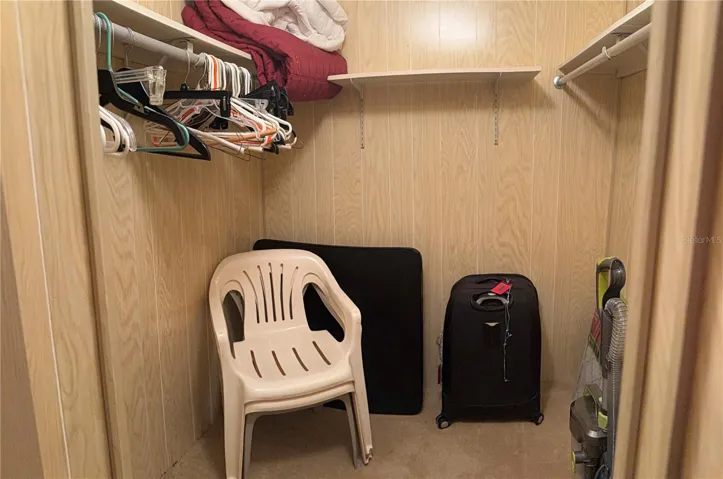 Walk in closet