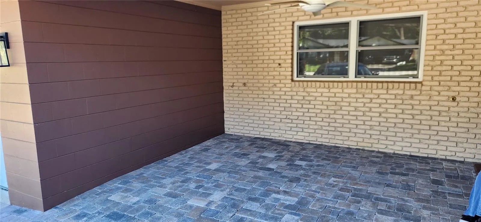 Covered area in front