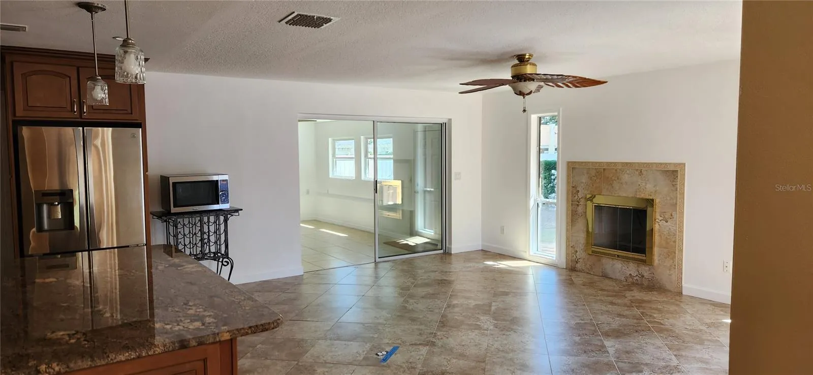 Living room to Florida room