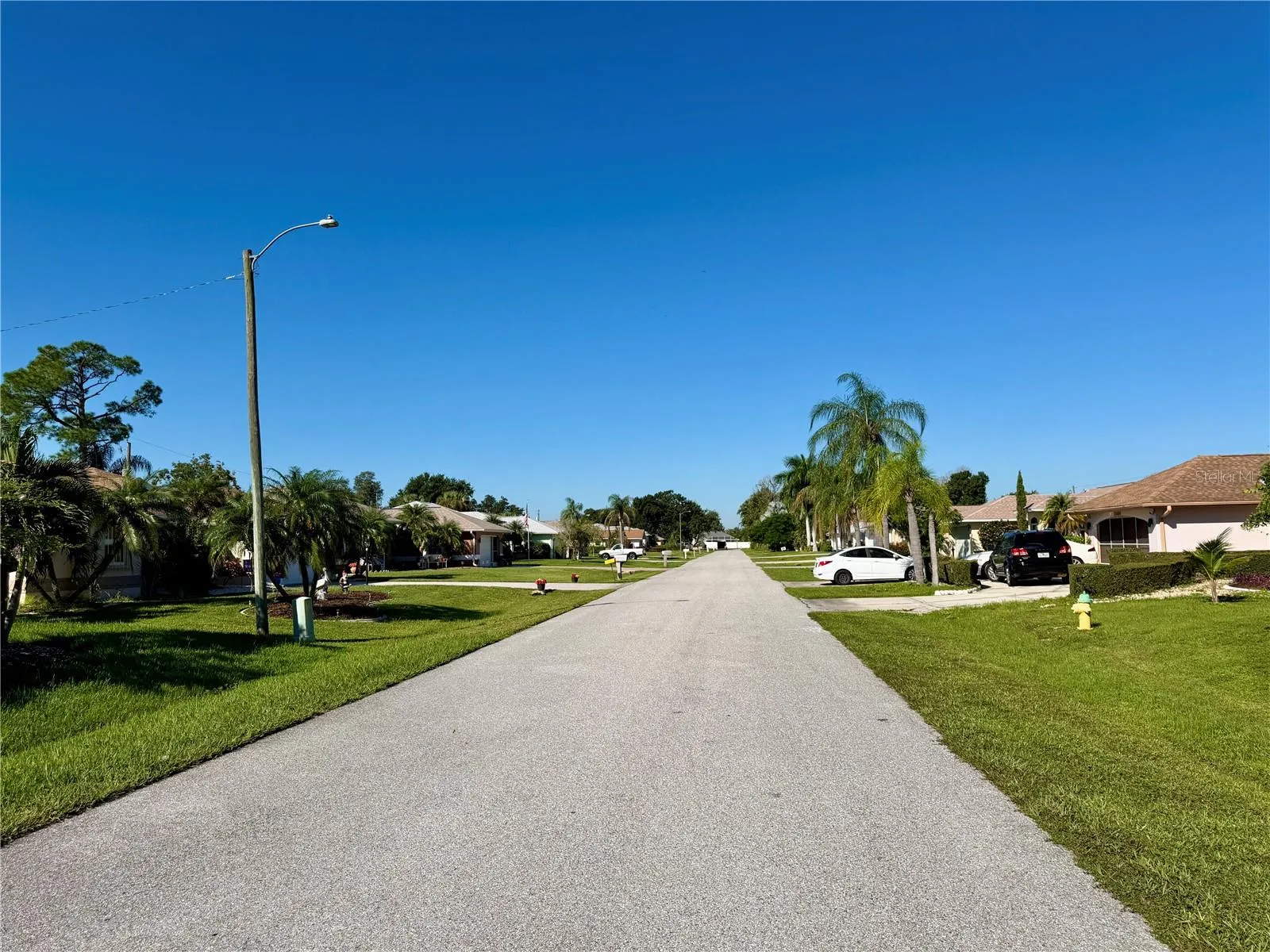Looking West on Mullins Ave