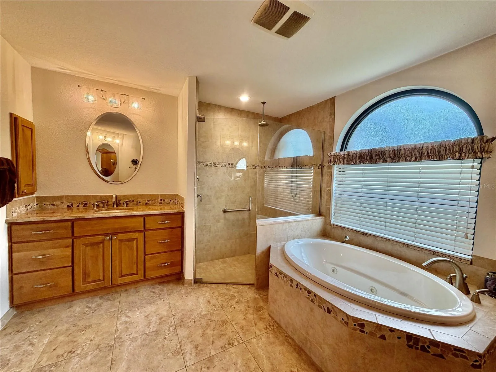 Jetted tub, walk-in shower, 2 vanities