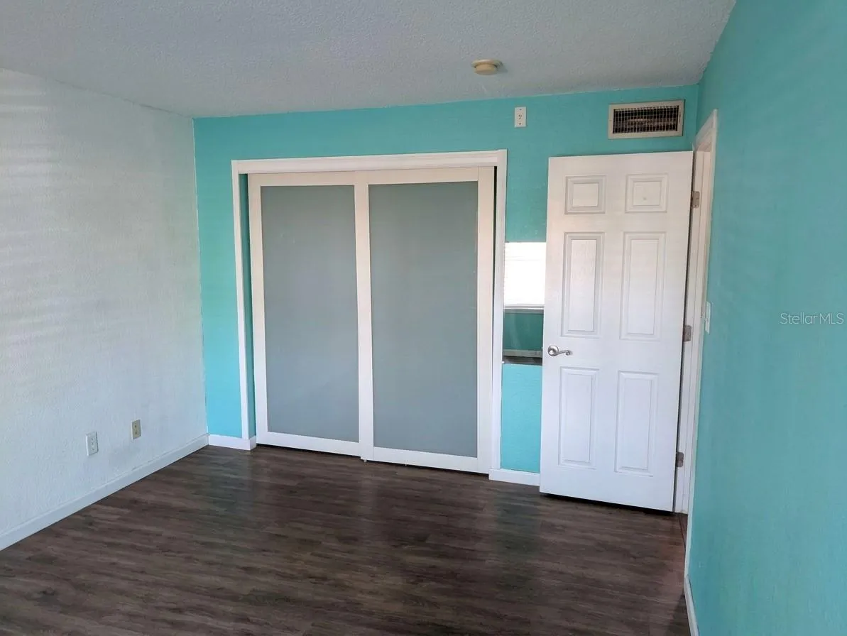 LARGE BUILT IN MODERN CLOSET