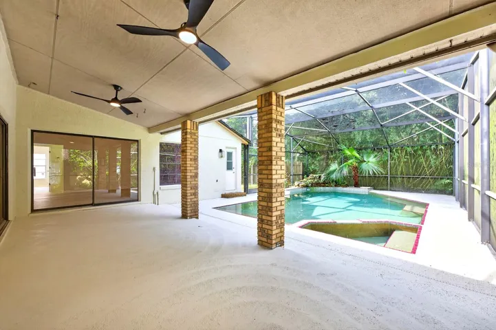 Patio/Pool area