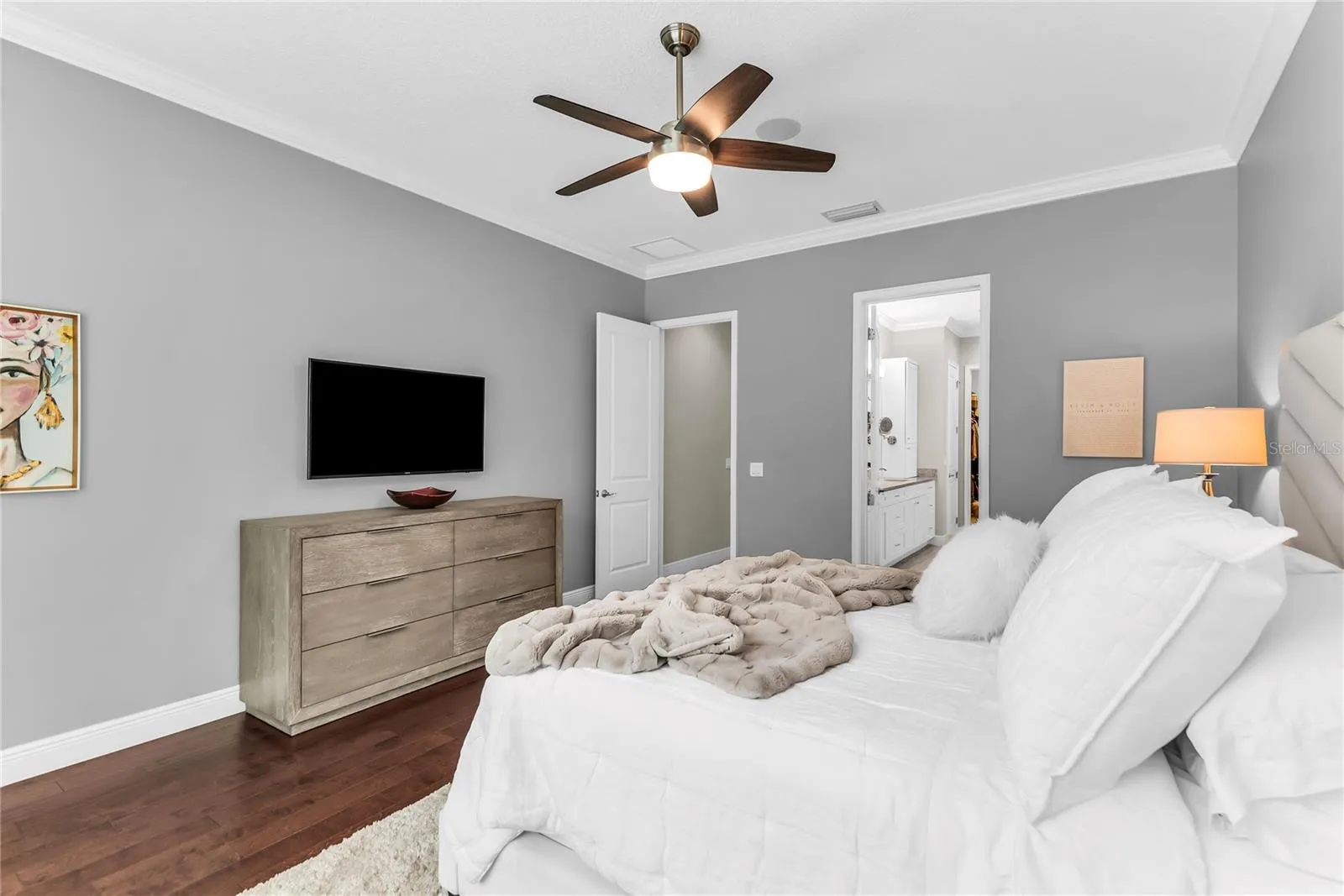 GROUND FLOOR GUEST SUITE.
