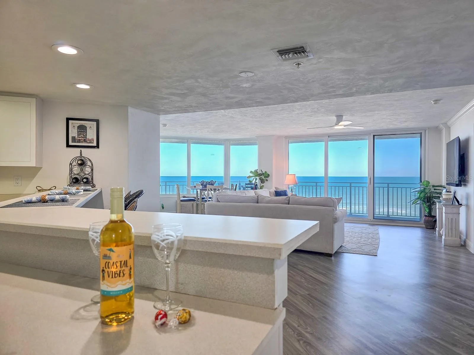Coastal Vibes with Ocean to Sky Views