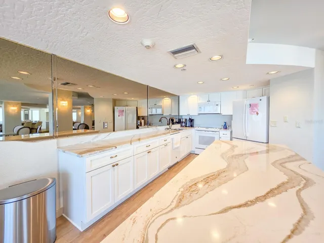Full kitchen for catering your get-togethers
