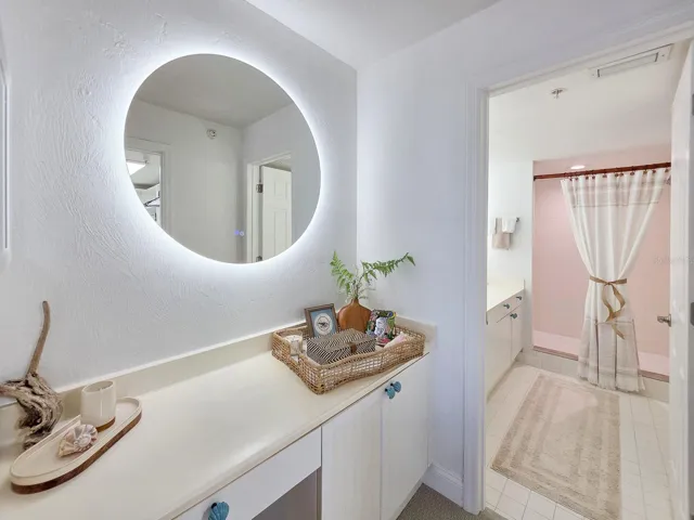 Vanity to En Suite Bathroom