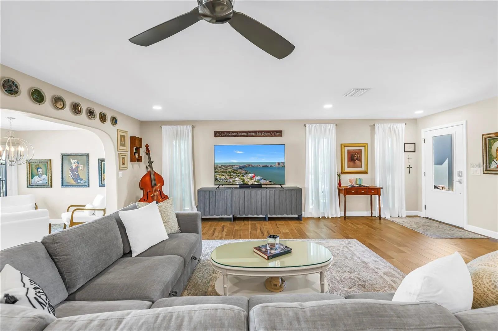 Spacious Living Room with View of Pool and Water