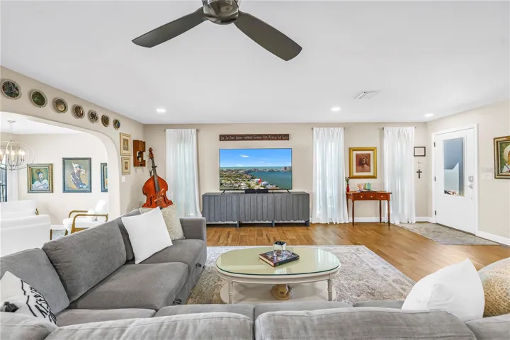 Spacious Living Room with View of Pool and Water