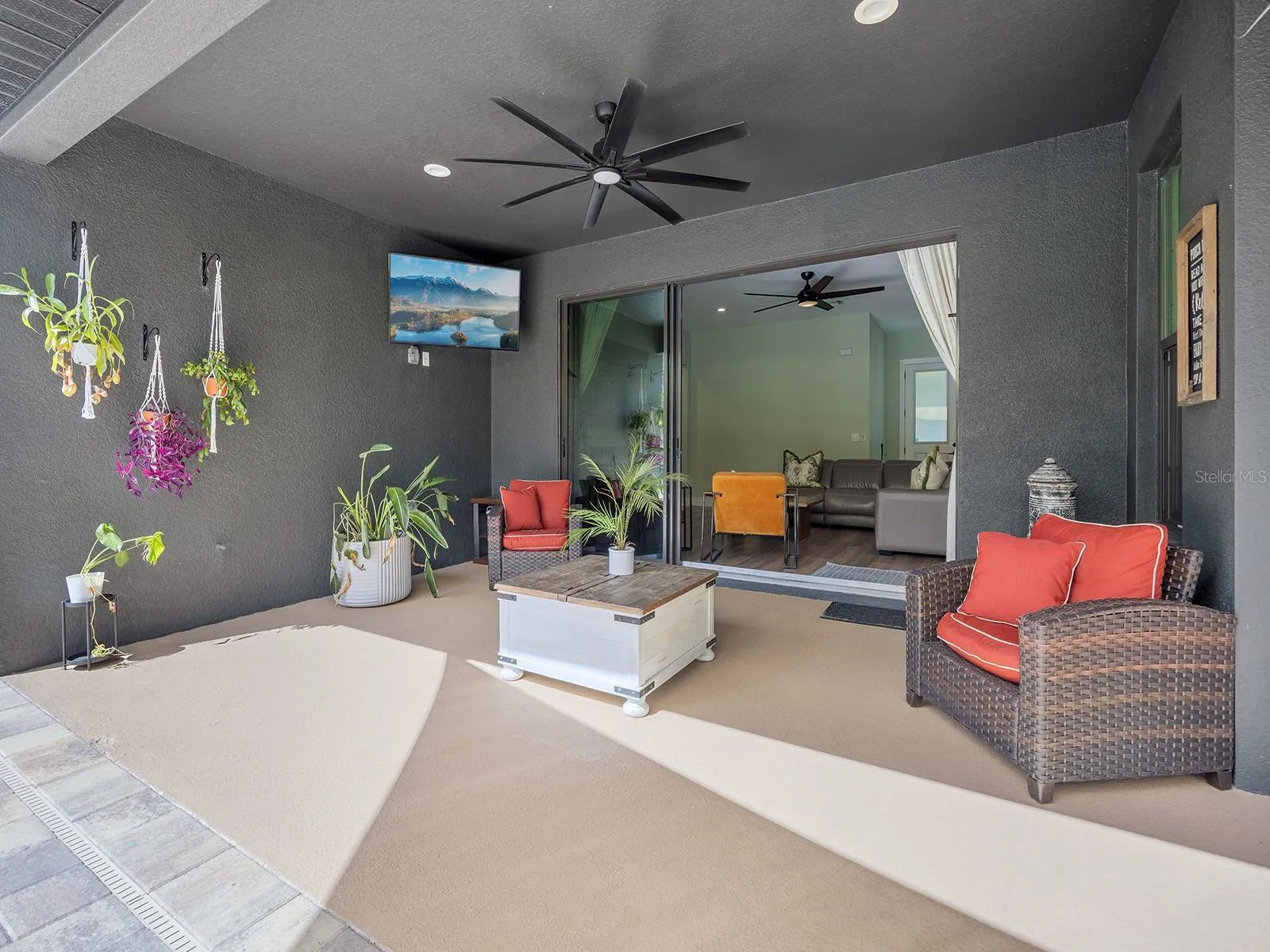 Large covered lanai