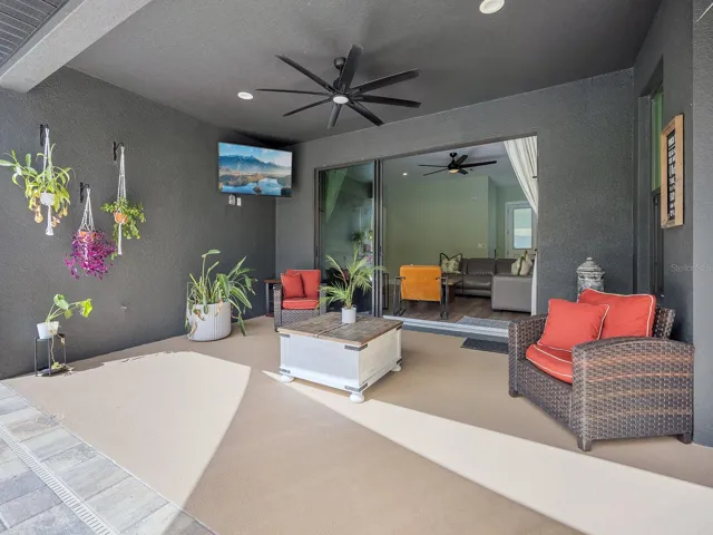 Large covered lanai