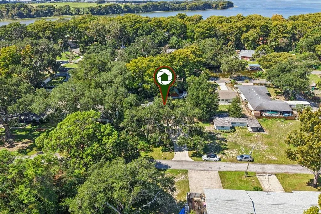 Location of home and proximity to Lake Harris