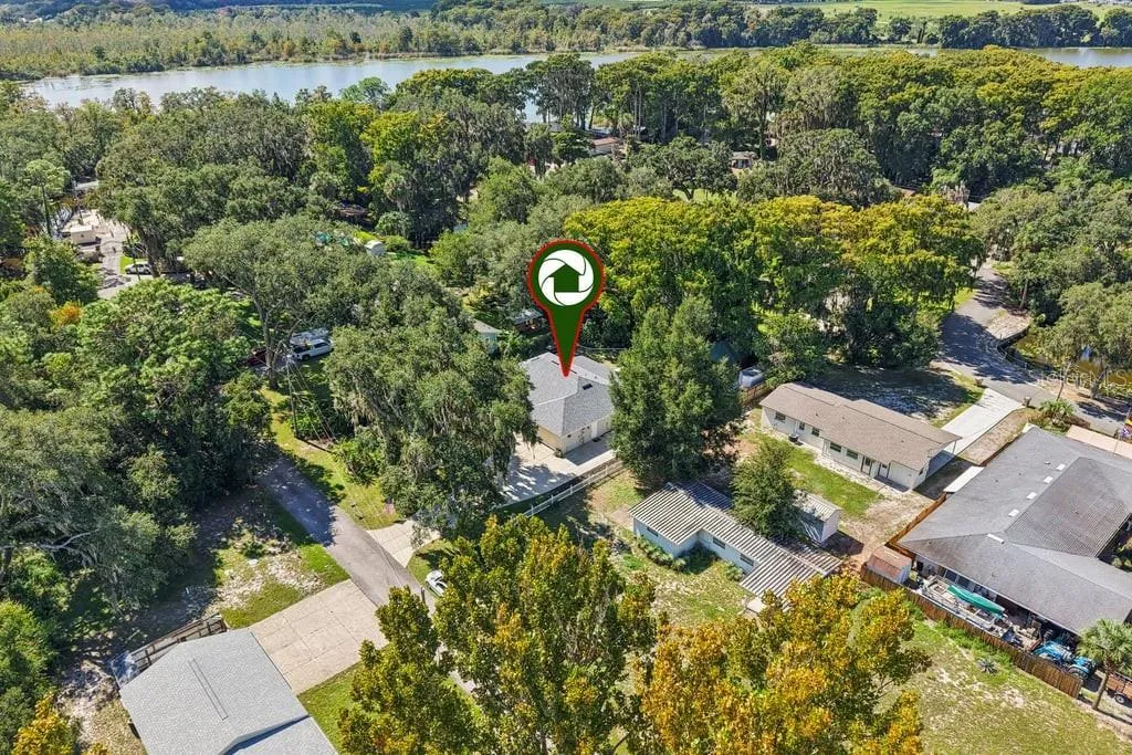 Proximity to Lake Harris