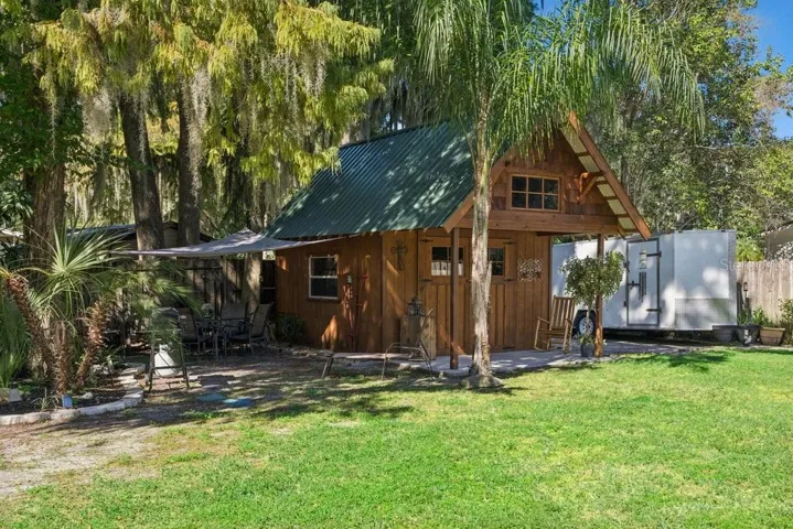 Large workshop for all your hobbies