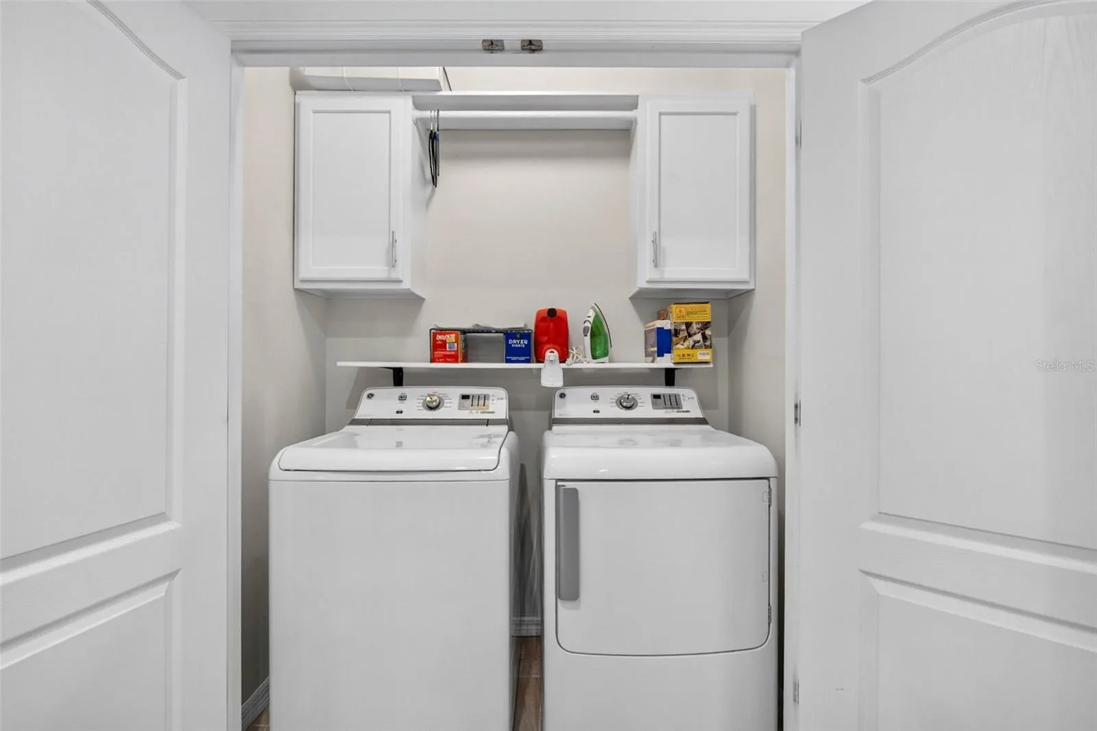 Laundry closet with addtl storage