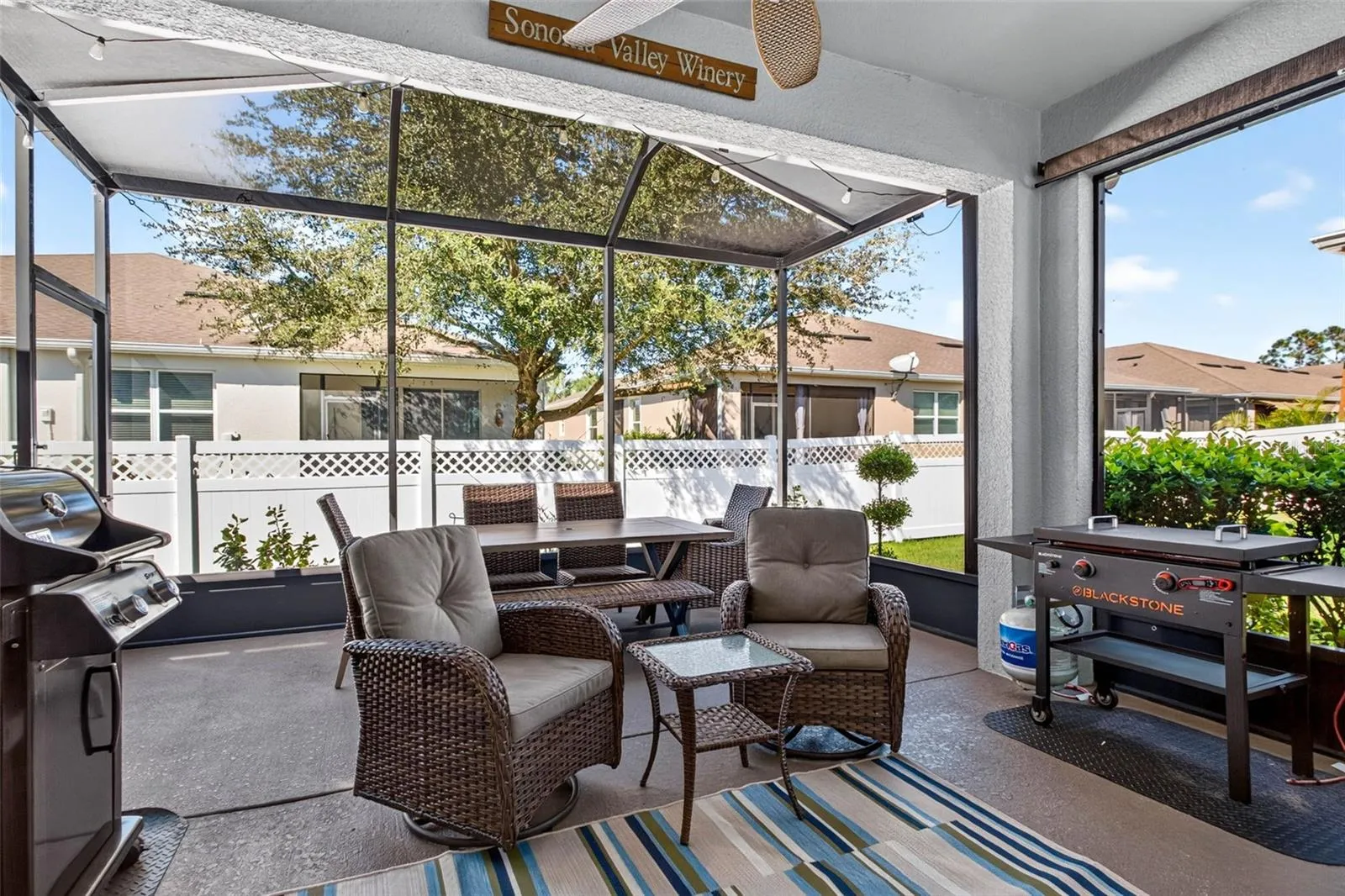 The showstopper here is the extended lanai!
