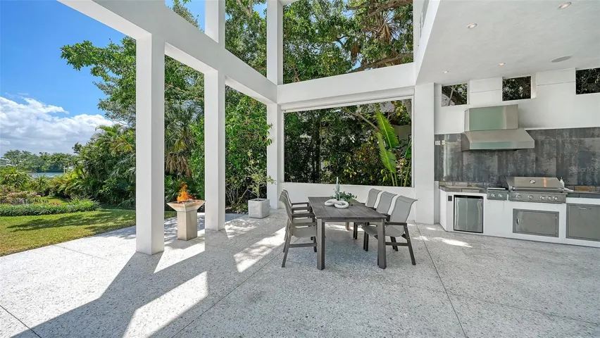 Outdoor kitchen terrace