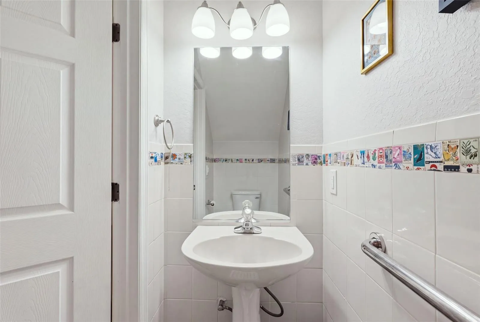 Guest Half Bath (downstairs)