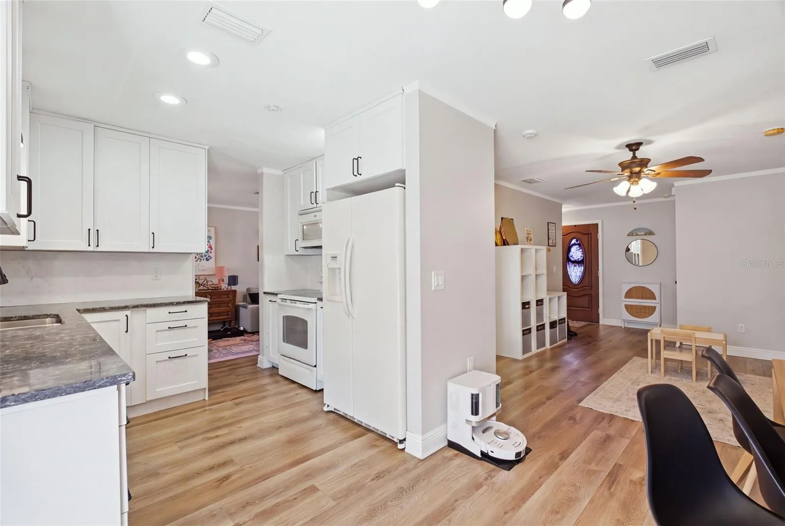 Kitchen / Dining Area