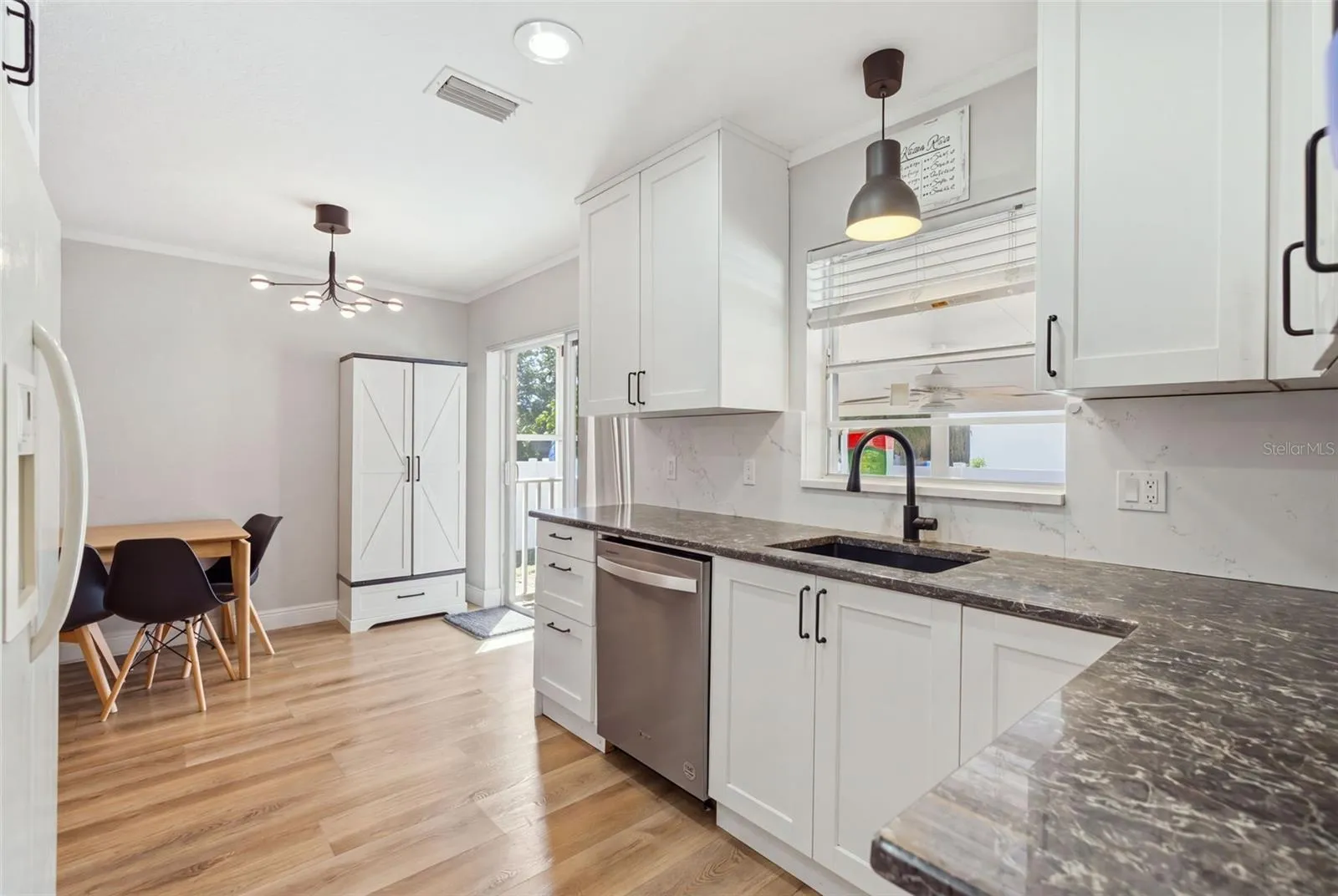 Kitchen / Dining Area