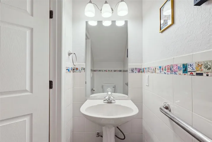 Guest Half Bath (downstairs)
