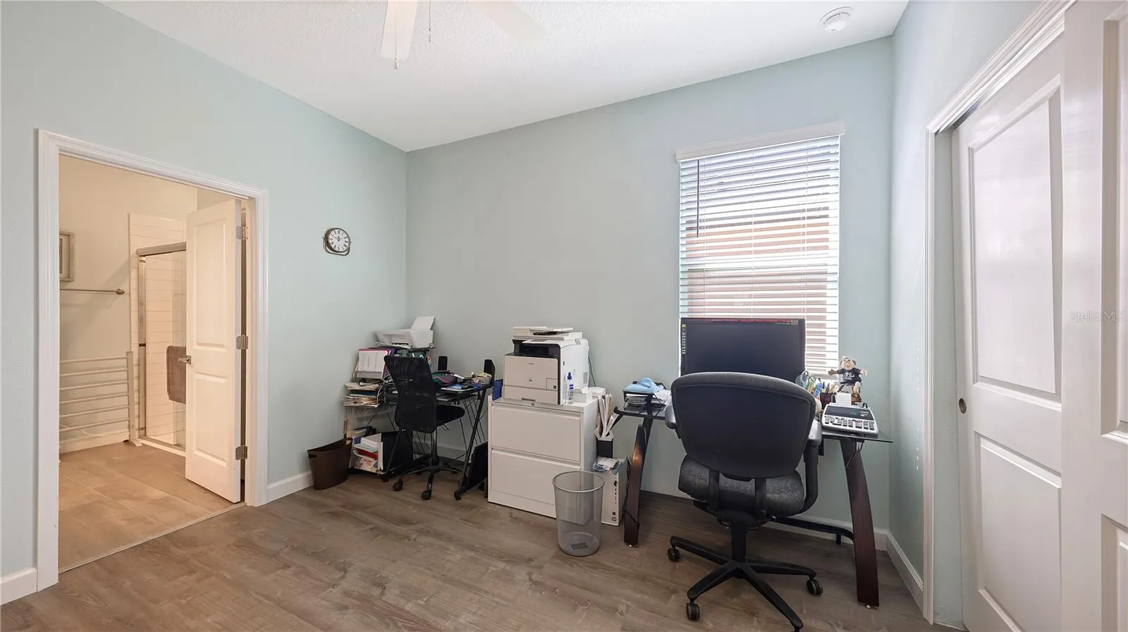 Second Bedroom made into an Office,Closet