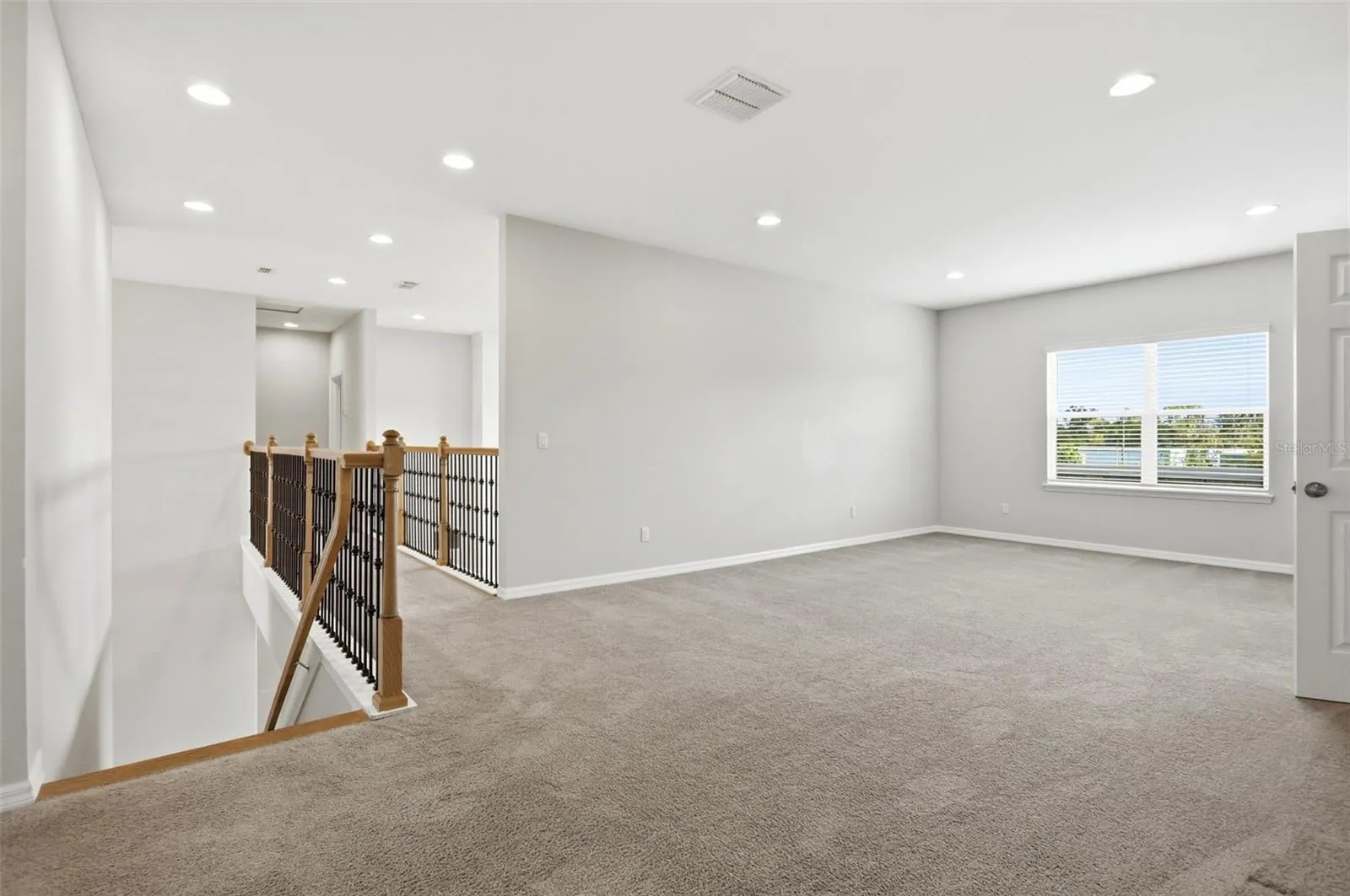 Spacious loft upstairs