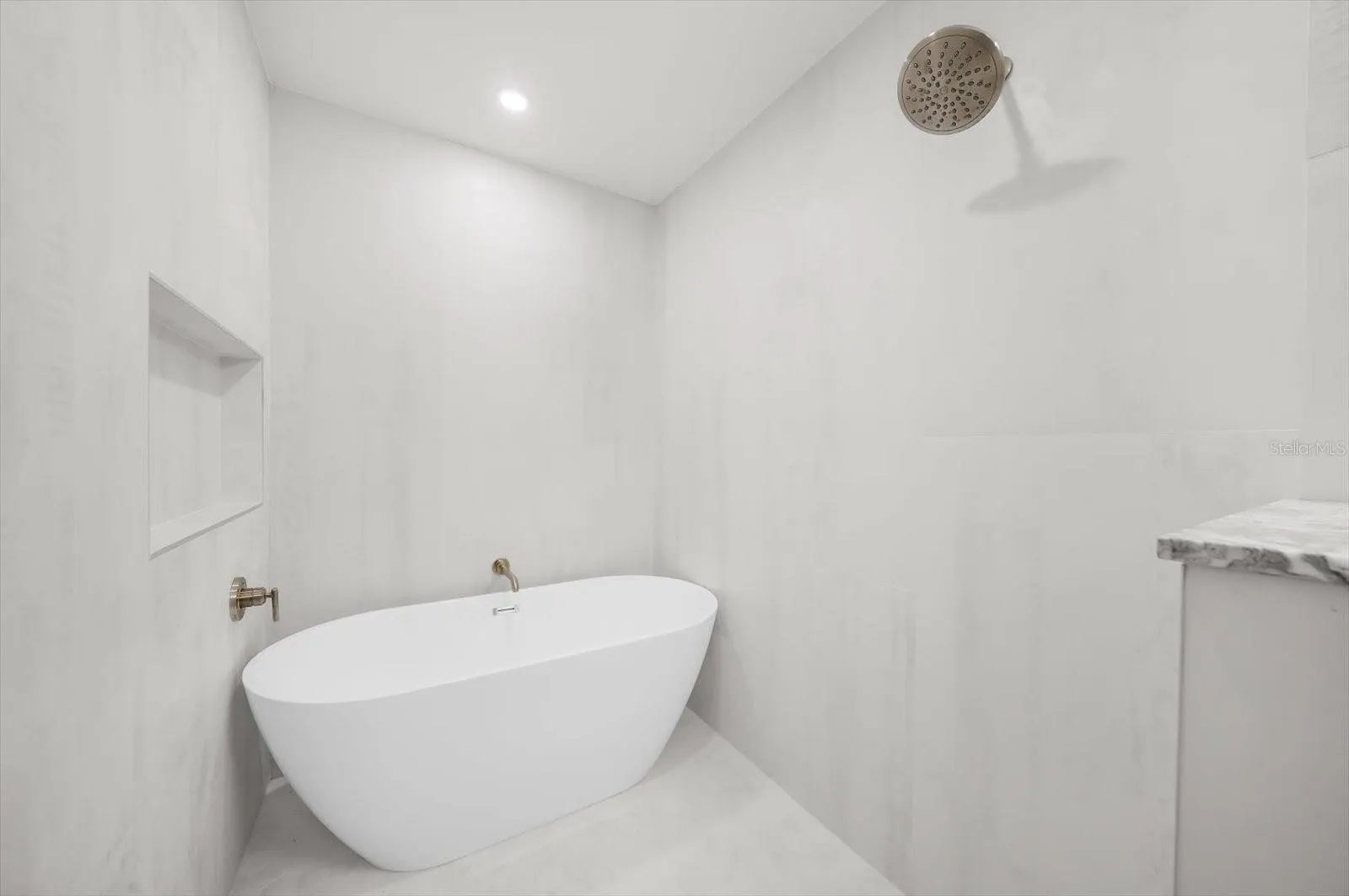 10304 Kingfisher Rd W - Primary Bathroom