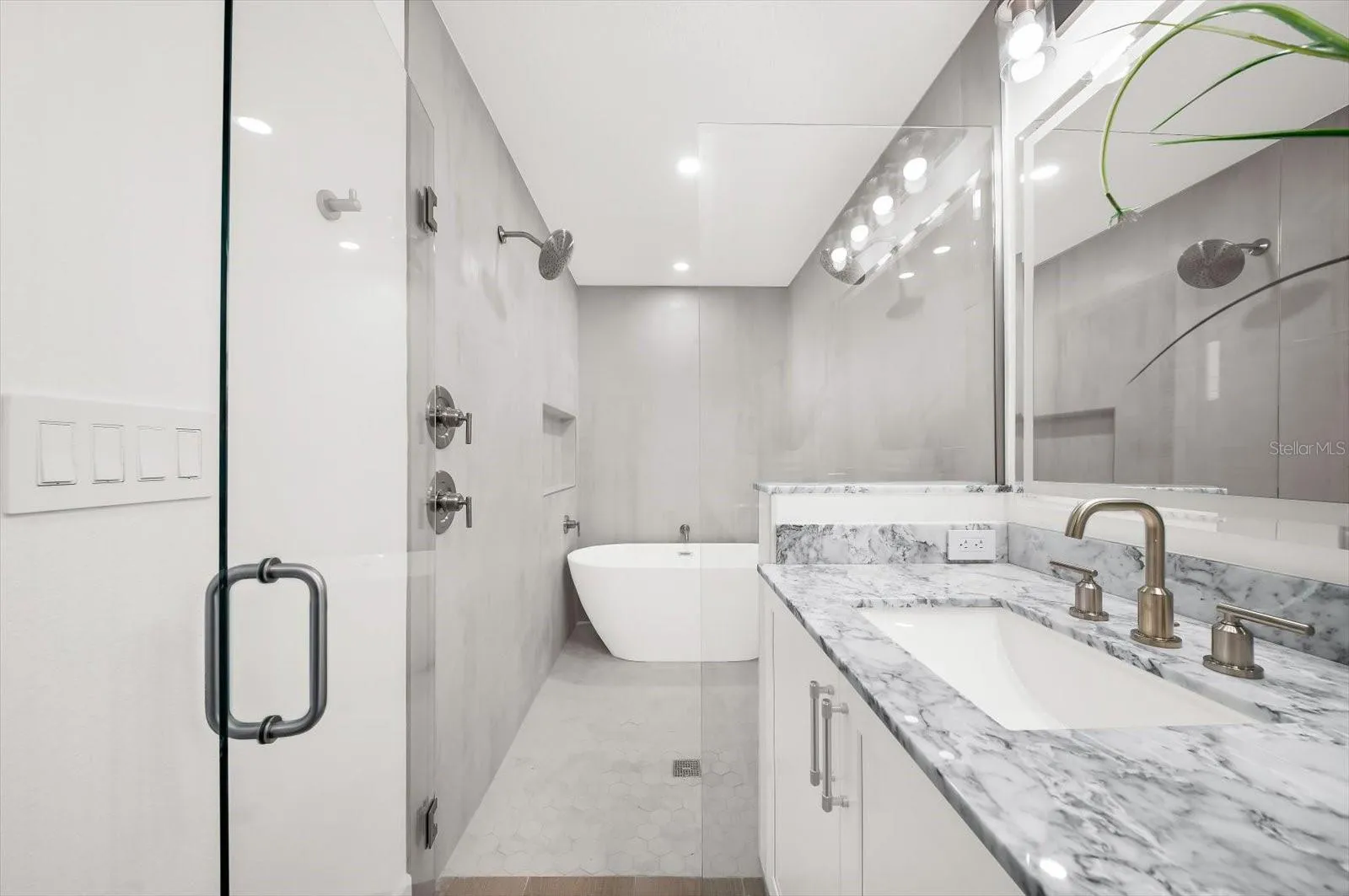 10304 Kingfisher Rd W - Primary Bathroom