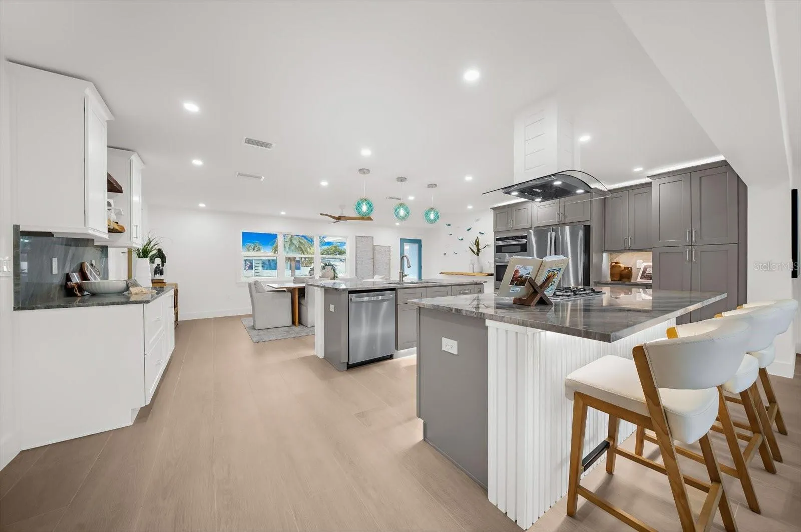 10304 Kingfisher Rd W - Kitchen