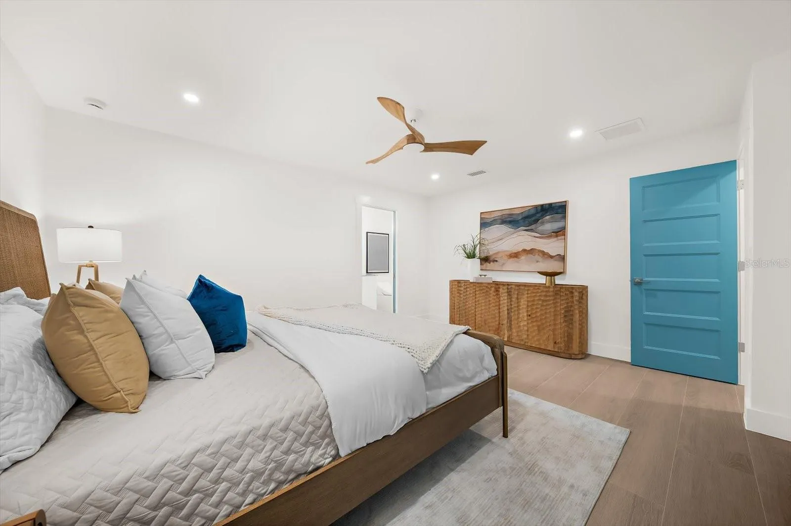 10304 Kingfisher Rd W - Primary Bedroom