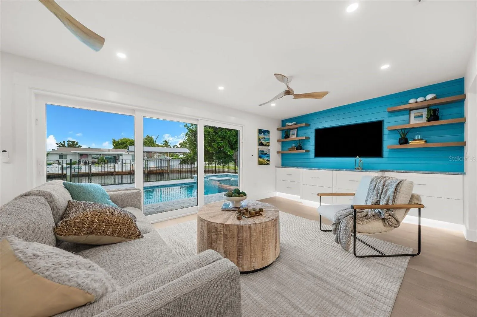 10304 Kingfisher Rd W - Family Room