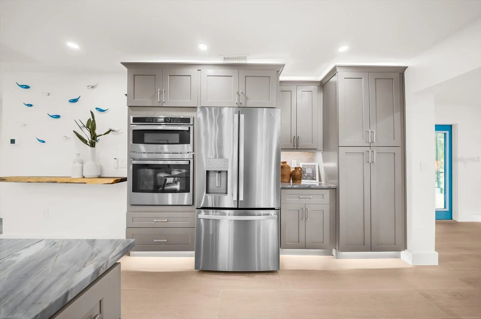 10304 Kingfisher Rd W - Kitchen