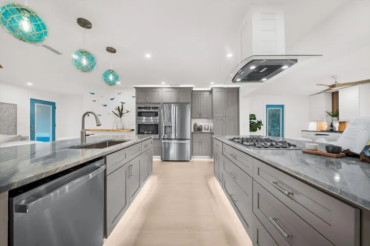 10304 Kingfisher Rd W - Kitchen