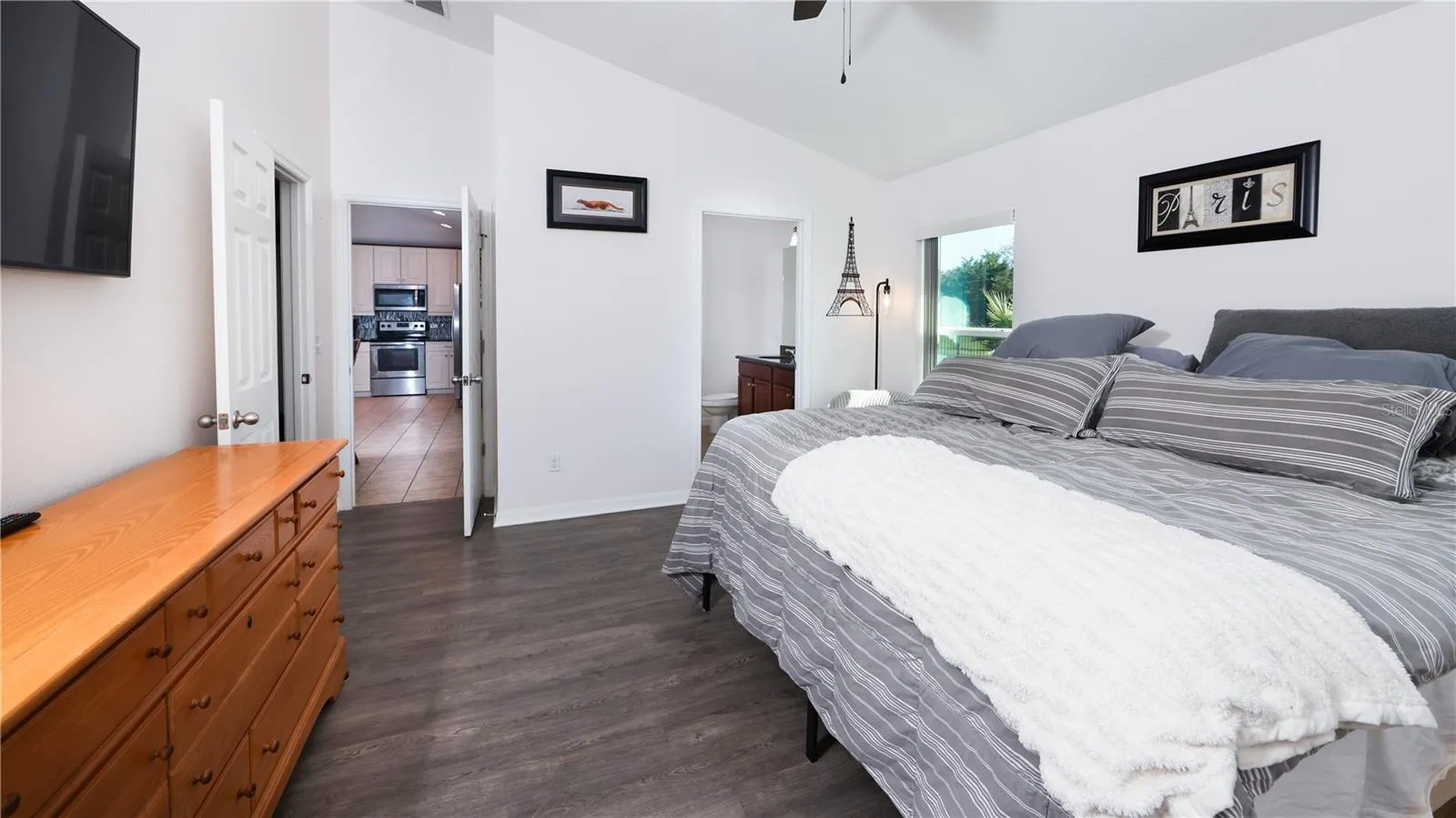 Large MASTER BEDROOM, View #1