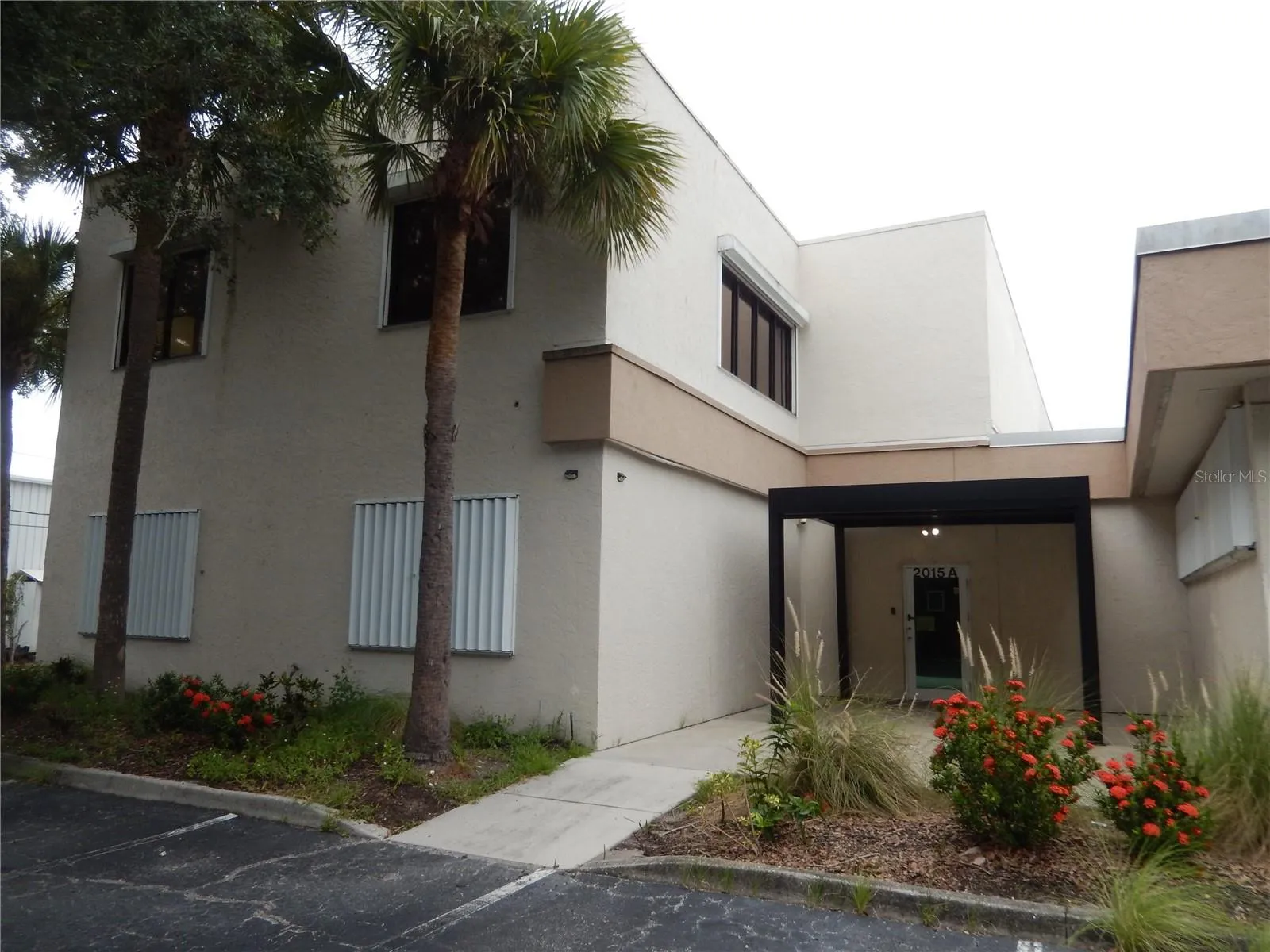 Entrance to 2015 Cattlemen Rd, Suite A