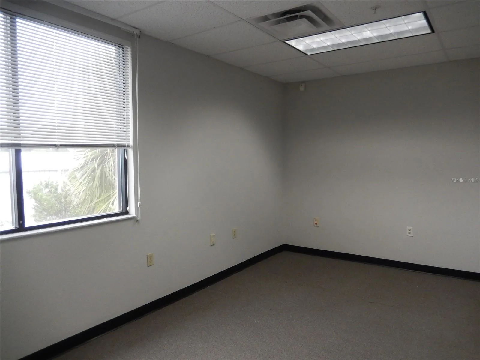 Office w/ window, adjoins another