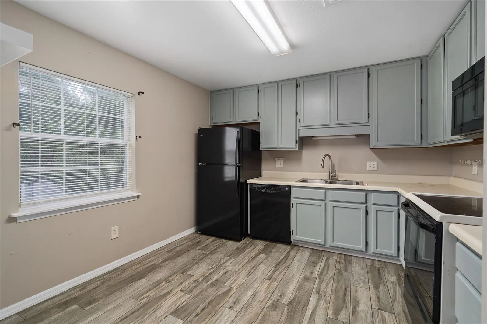 plenty of cabinet space
