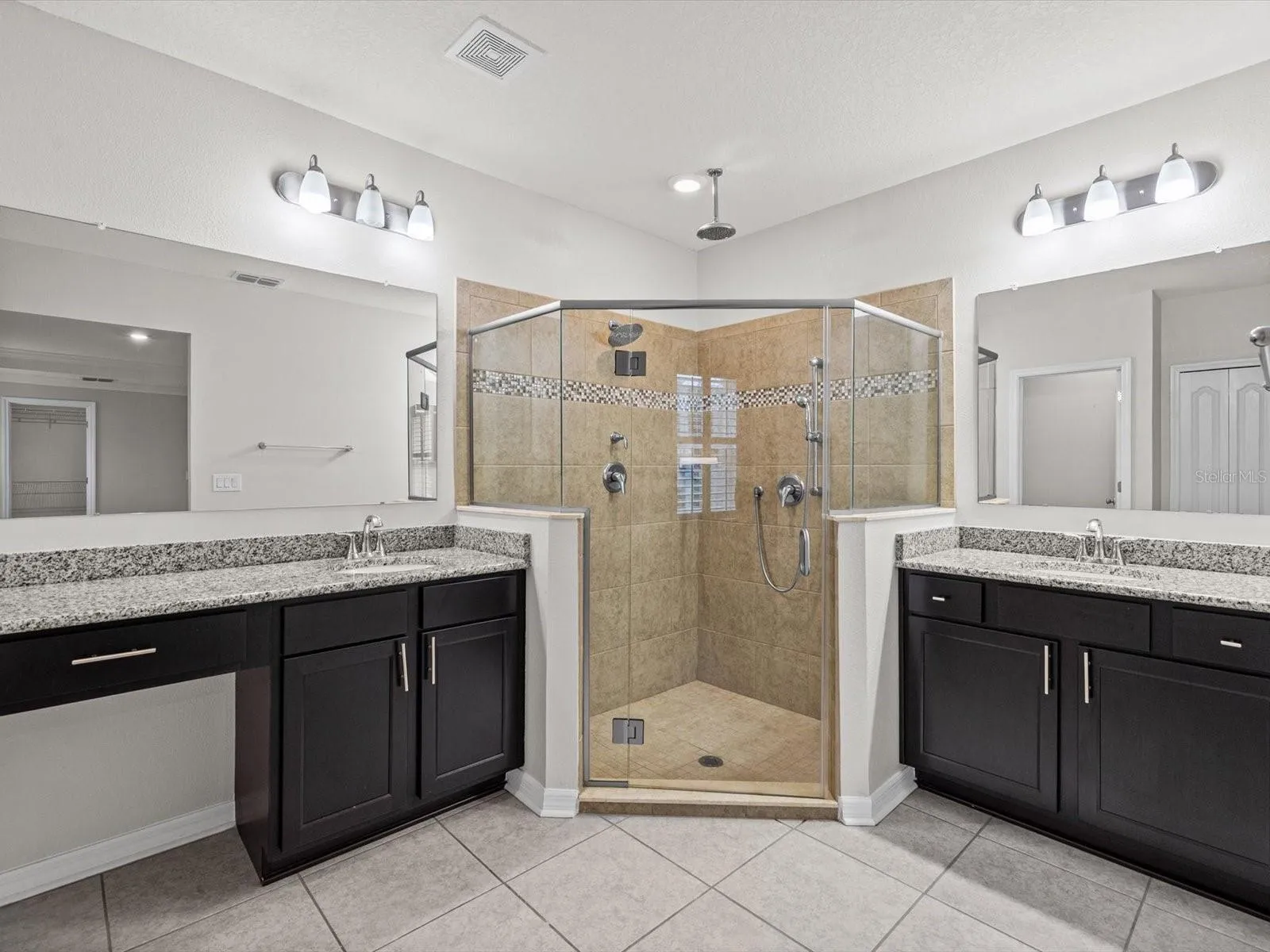 primary en suite bathroom
