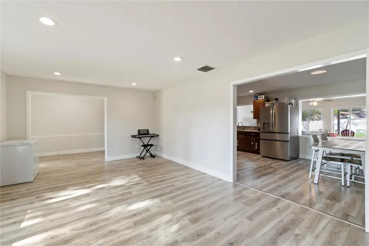 Front Room/ into the Kitchen