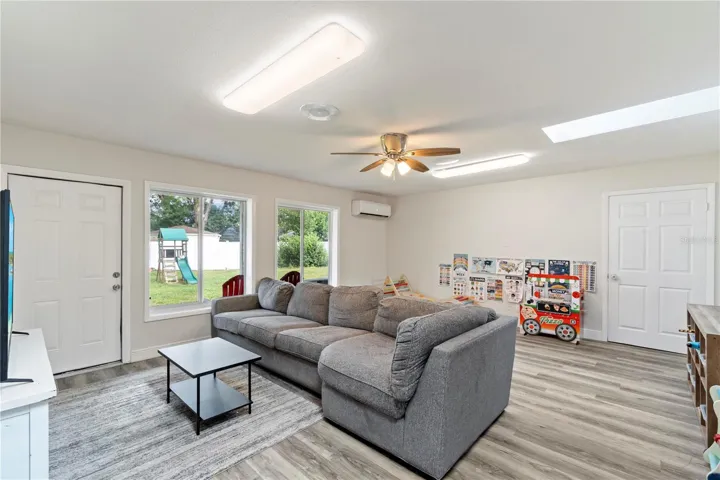 Living/ Flex Room