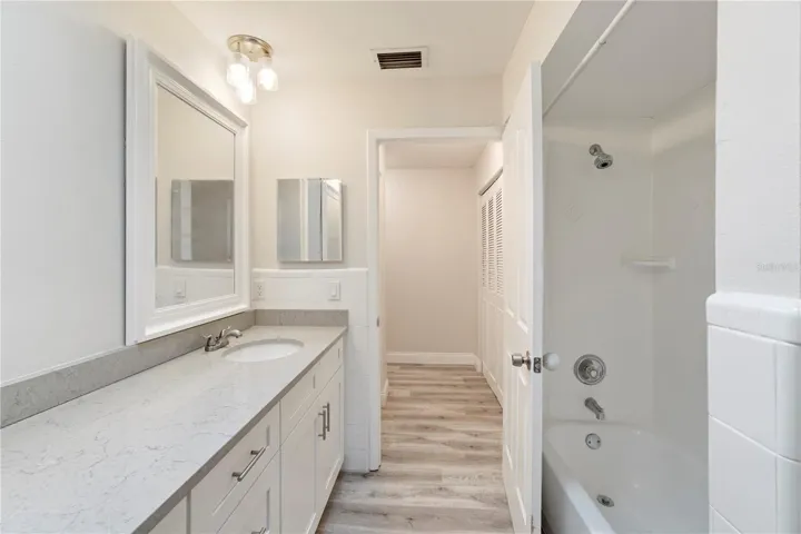 Bathroom w/ Shower & Tub