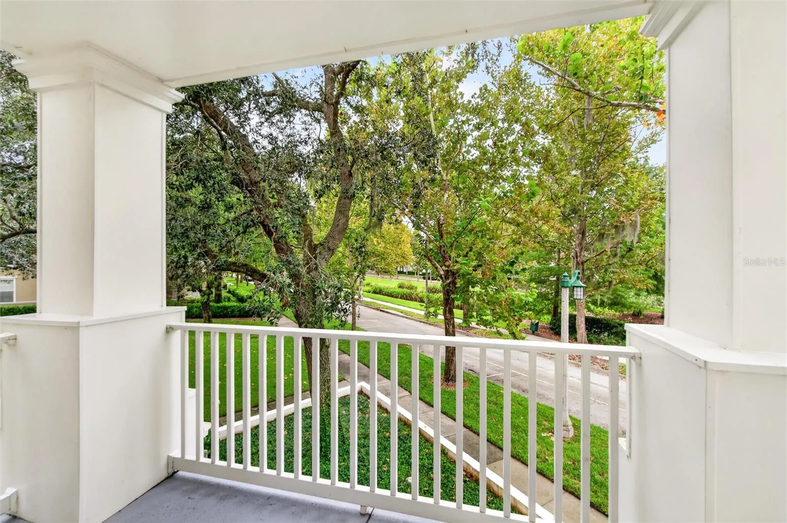 Balcony / Green