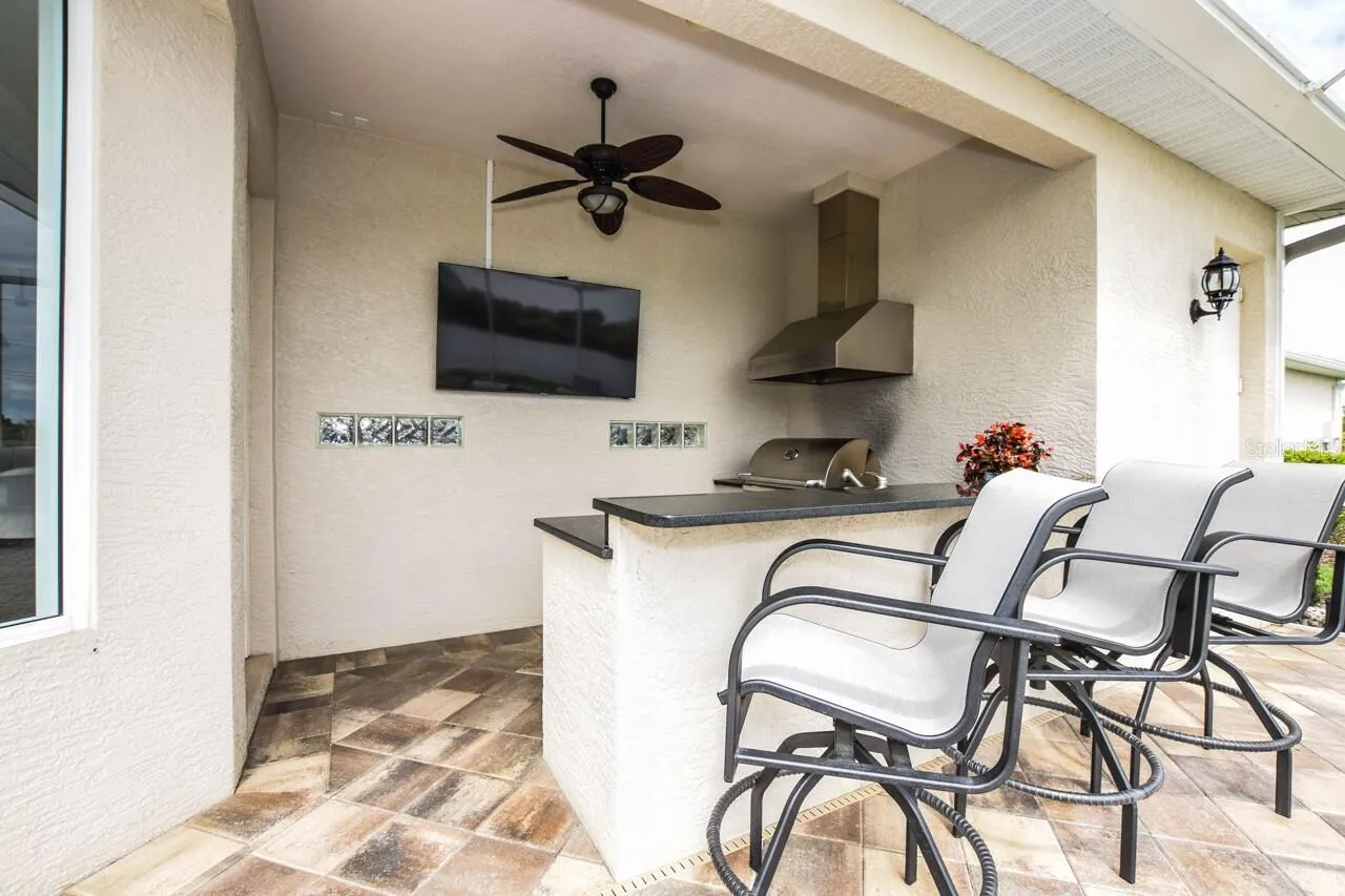 Outdoor Kitchen