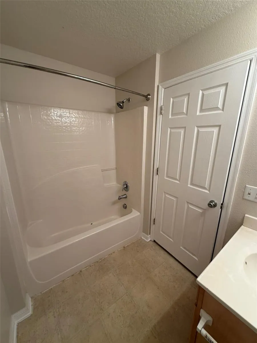 upstairs hall bath