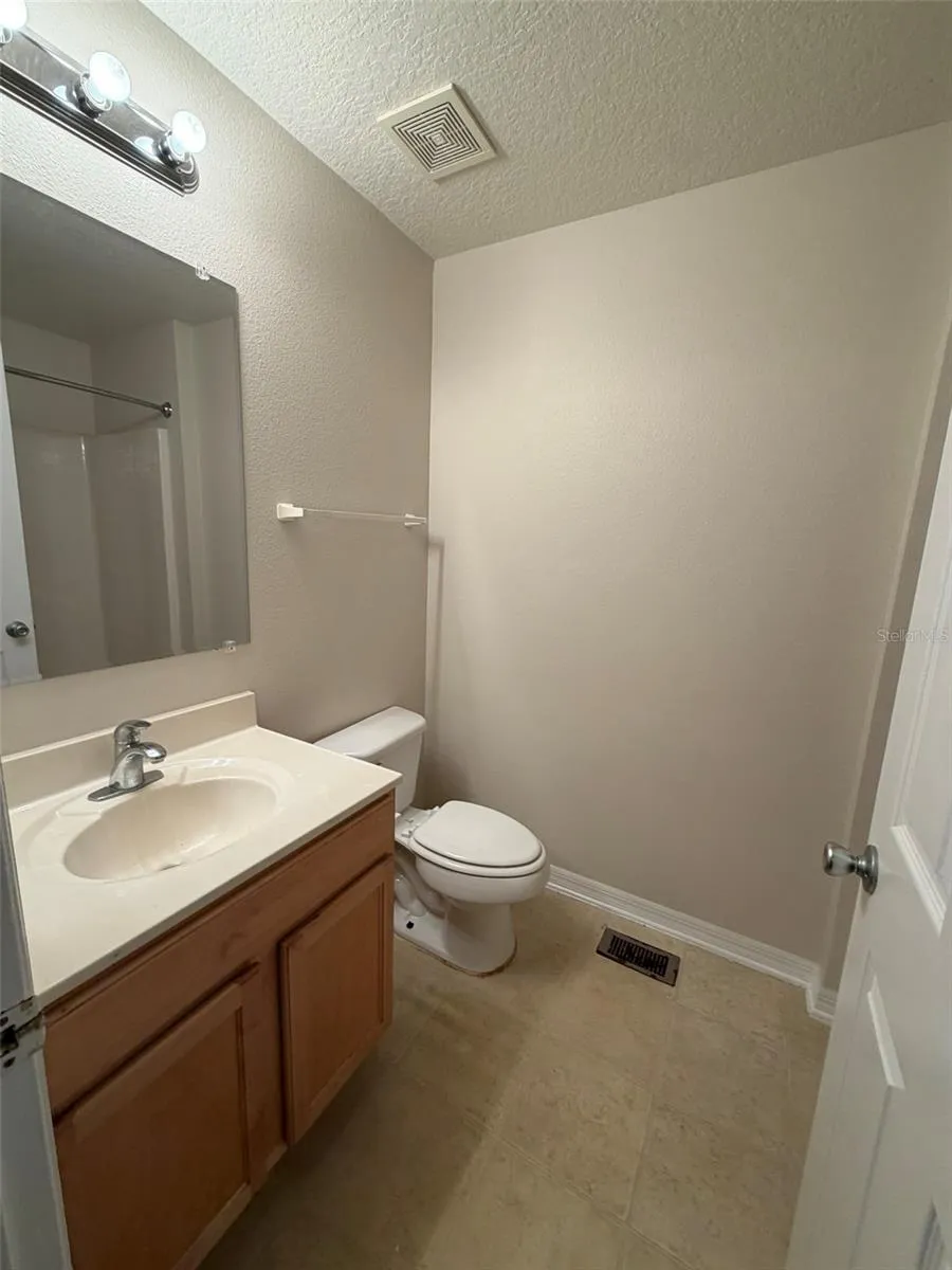 upstairs hall bath