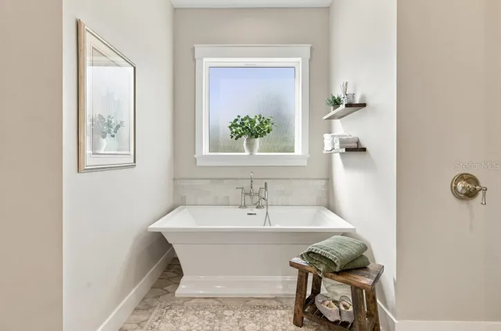 Relaxation corner... enjoy a bubble bath!
